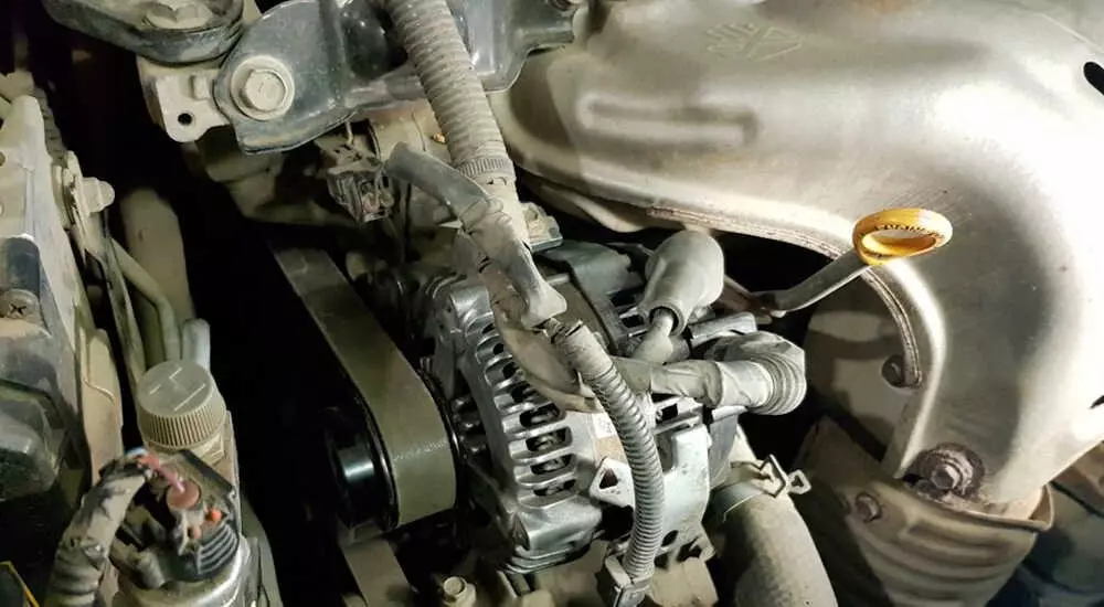 Как снять и заменить ремень и генератор на Toyota Camry XV40