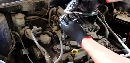 Toyota Vitz (Тойота Витц) замена прокладки крышки клапанов