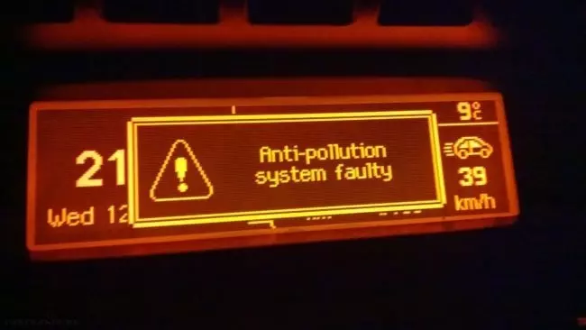 Бортовой компьютер Peugeot 308 неисправен, ошибка системы защиты от загрязнения