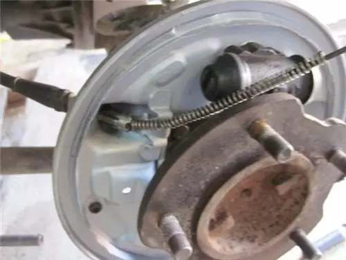 Замена задних тормозных дисков на Сузуки Гранд Витара