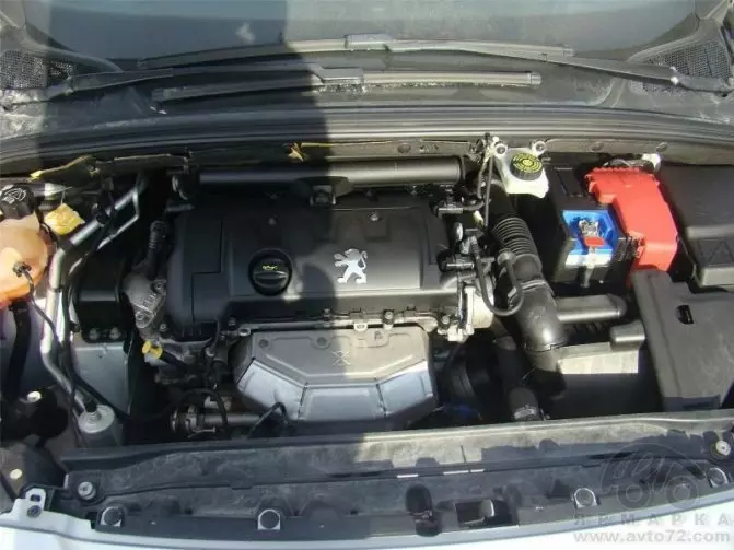 Замена аккумулятора на Peugeot 408