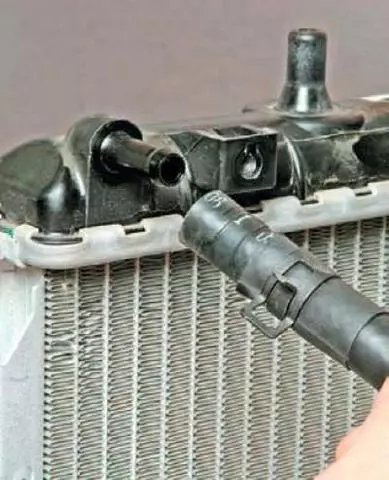 Замена радиатора системы охлаждения Дэу Джентра
