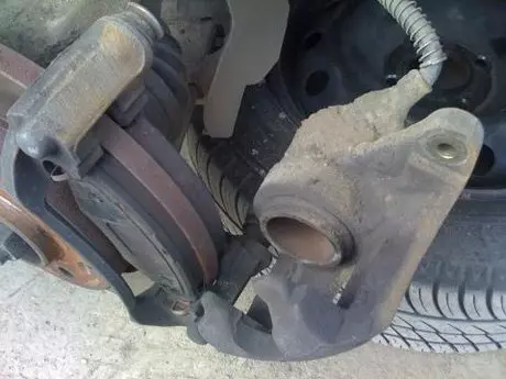 Замените тормозные колодки в вашем Peugeot 206