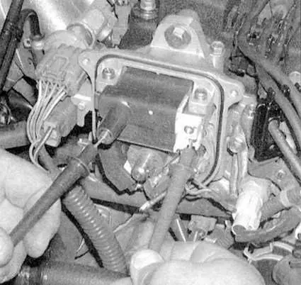 Проверка состояния катушки зажигания Honda Civic и ее замена
