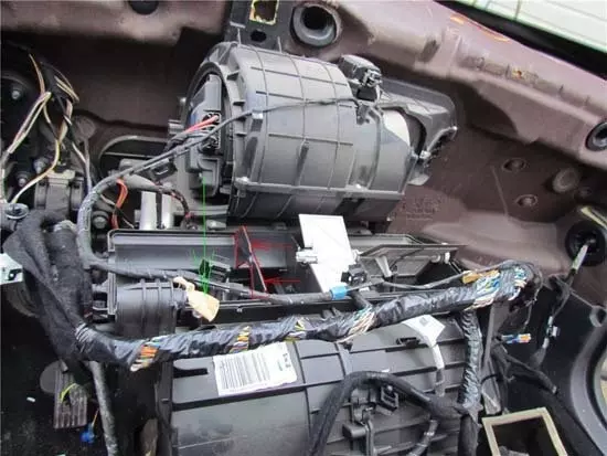Peugeot 407 ремонт заслонки отопителя через вырез