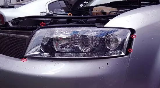 Замена лампочки ближнего света Audi A4