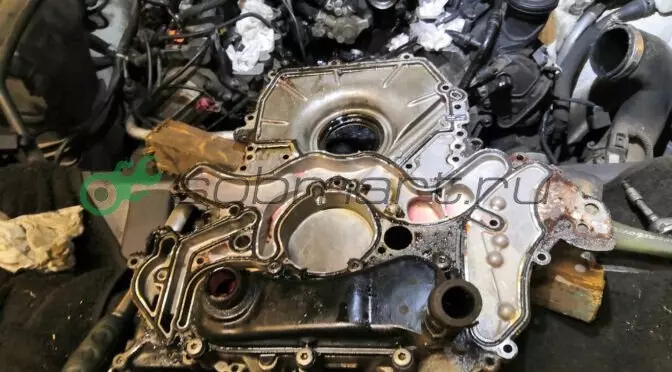Течь в развале двигателя 3.0 TDI Audi Q7
