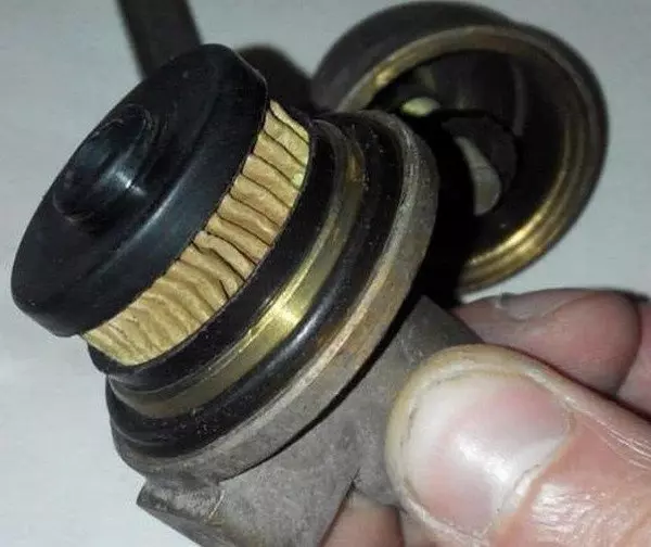 Фильтрующий элемент следует заменять по истечении указанного времени или по мере необходимости