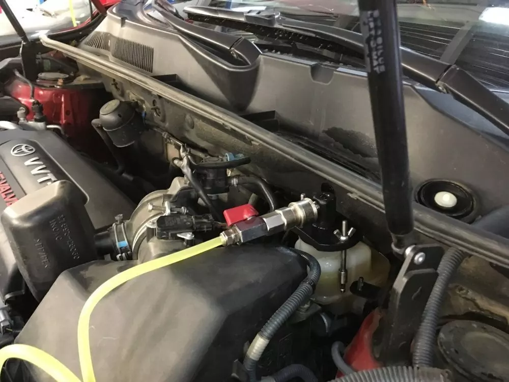 Замена тормозной жидкости Toyota RAV4