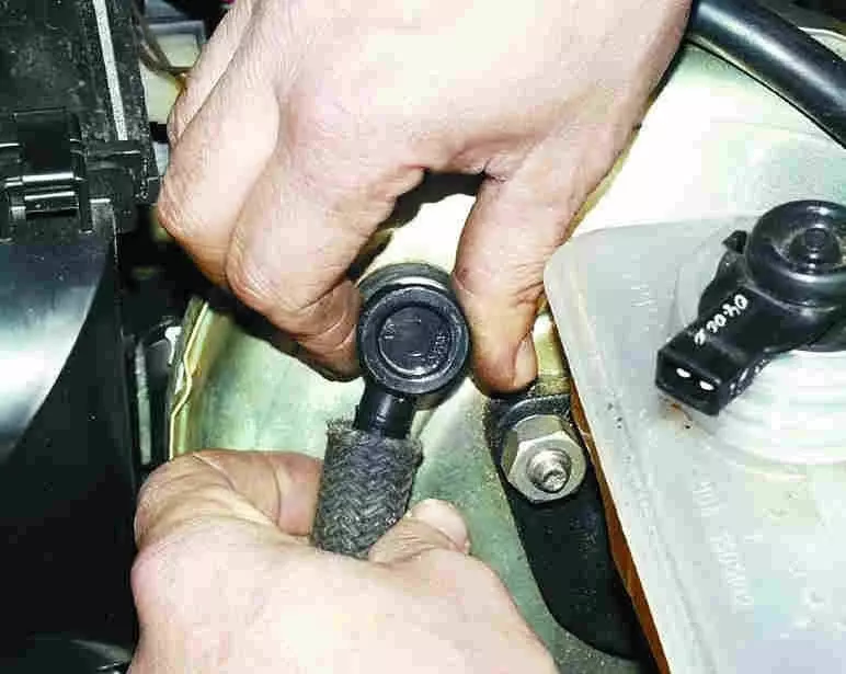 Замена вакуумного усилителя тормозов на Audi A6