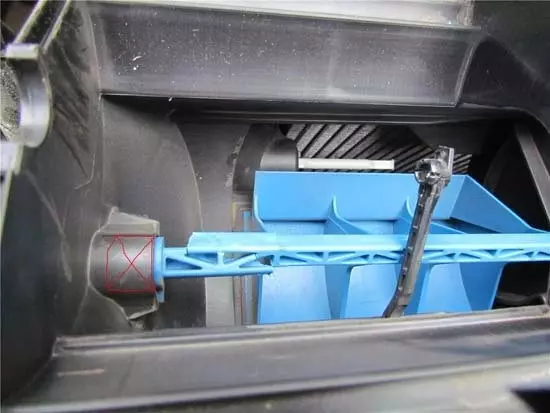 Peugeot 407 ремонт заслонки отопителя через вырез