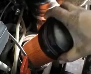 Замена моторного масла, масляного и воздушного фильтров в автомобиле Мерседес ВИТО 638
