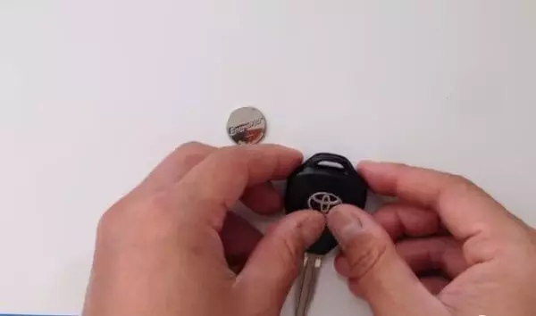Собираем ключ Toyota Rav 4