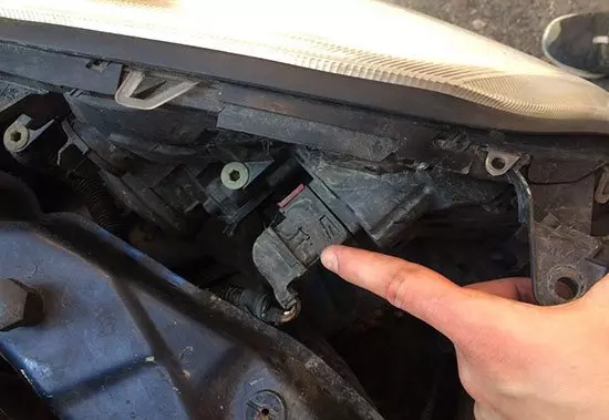 Как снять фару Opel Vectra C без снятия бампера