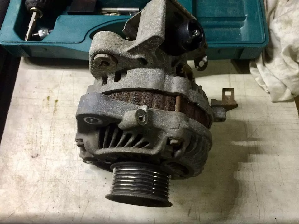 Замена подшипника генератора Хонда Цивик (7 видео)