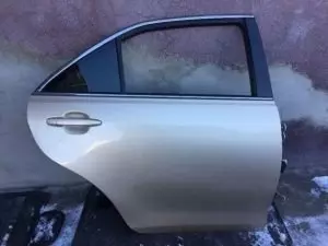Задняя правая дверь для Toyota Camry 40