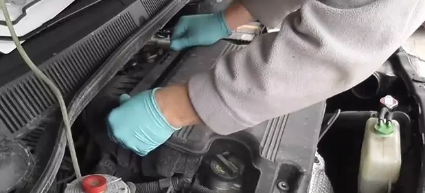 Замена прокладки клапанной крышки в Suzuki SX4