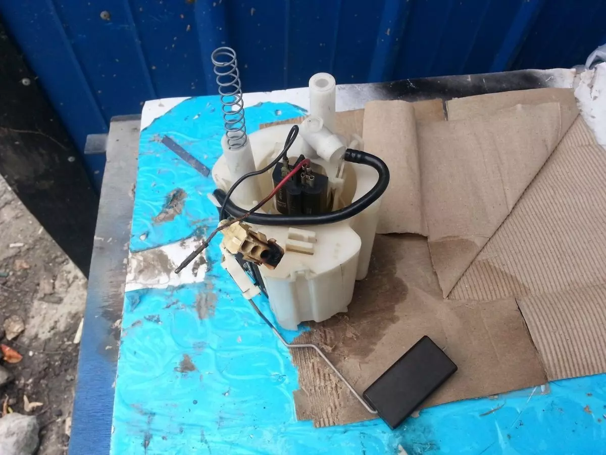 Перегорает предохранитель бензонасоса (4 видео)